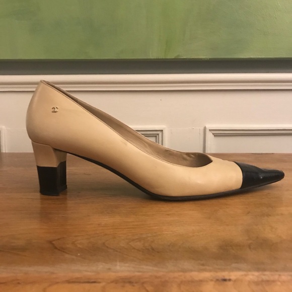 Vintage Chanel Pumps - Picture 2 of 10